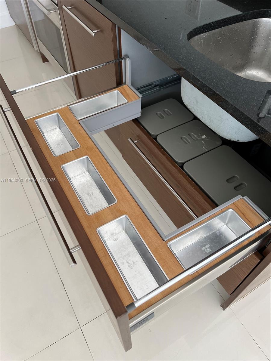 image Icon Brickell II10