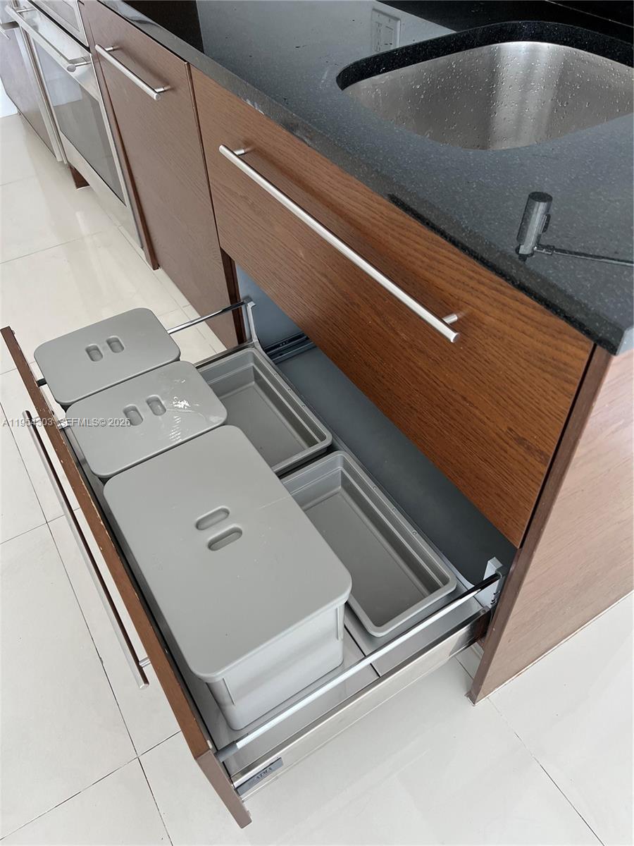 image Icon Brickell II11