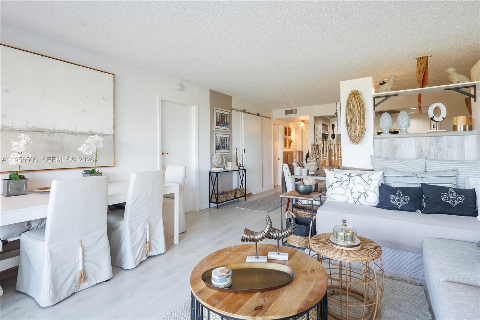 image Commodore Club East2