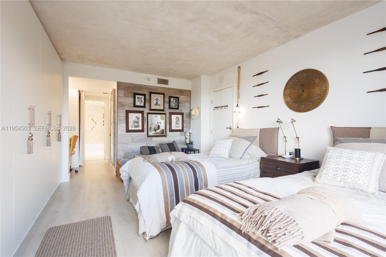 image Commodore Club East5