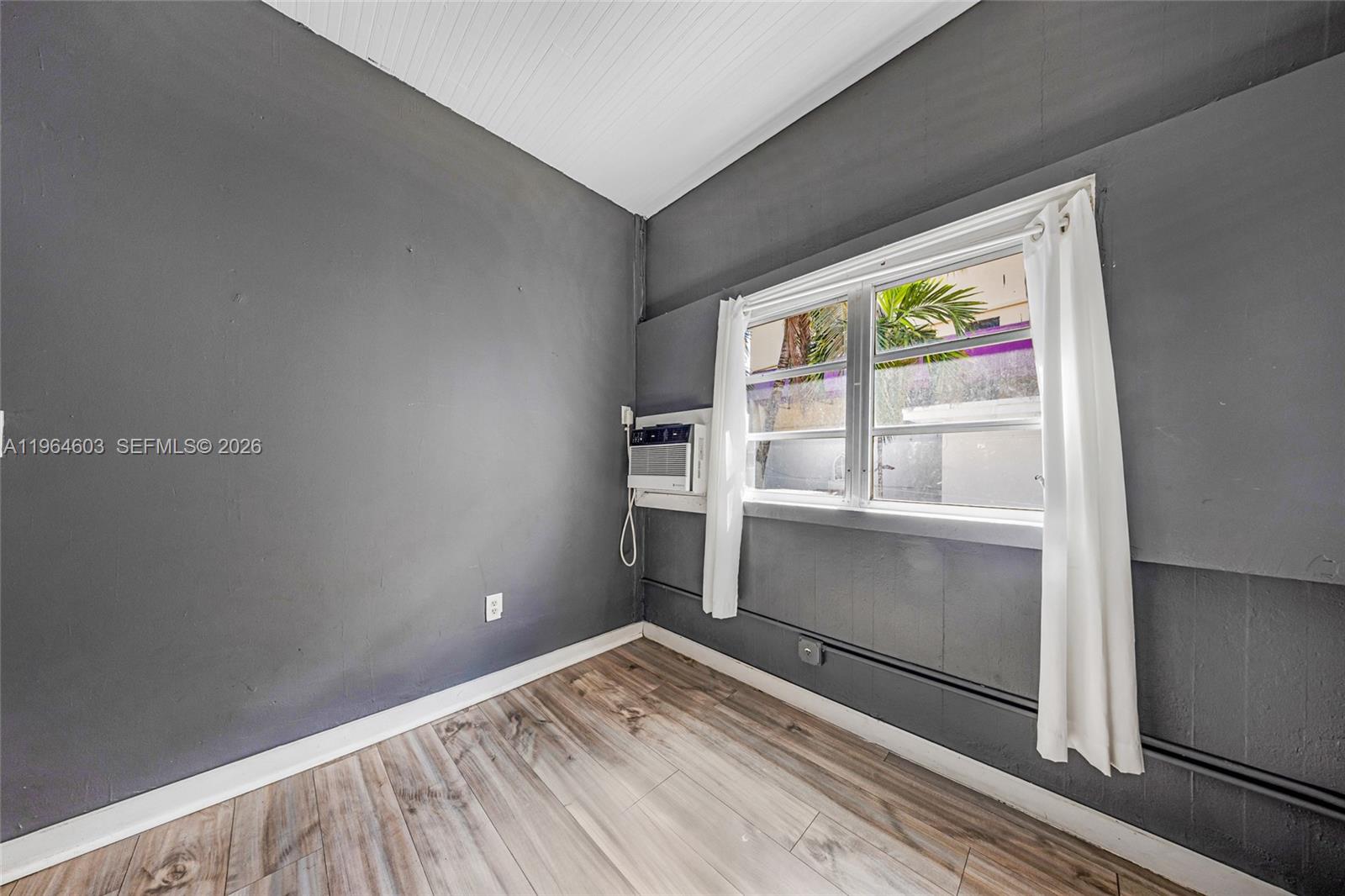 1342 NW 1st St Miami, FL 33125