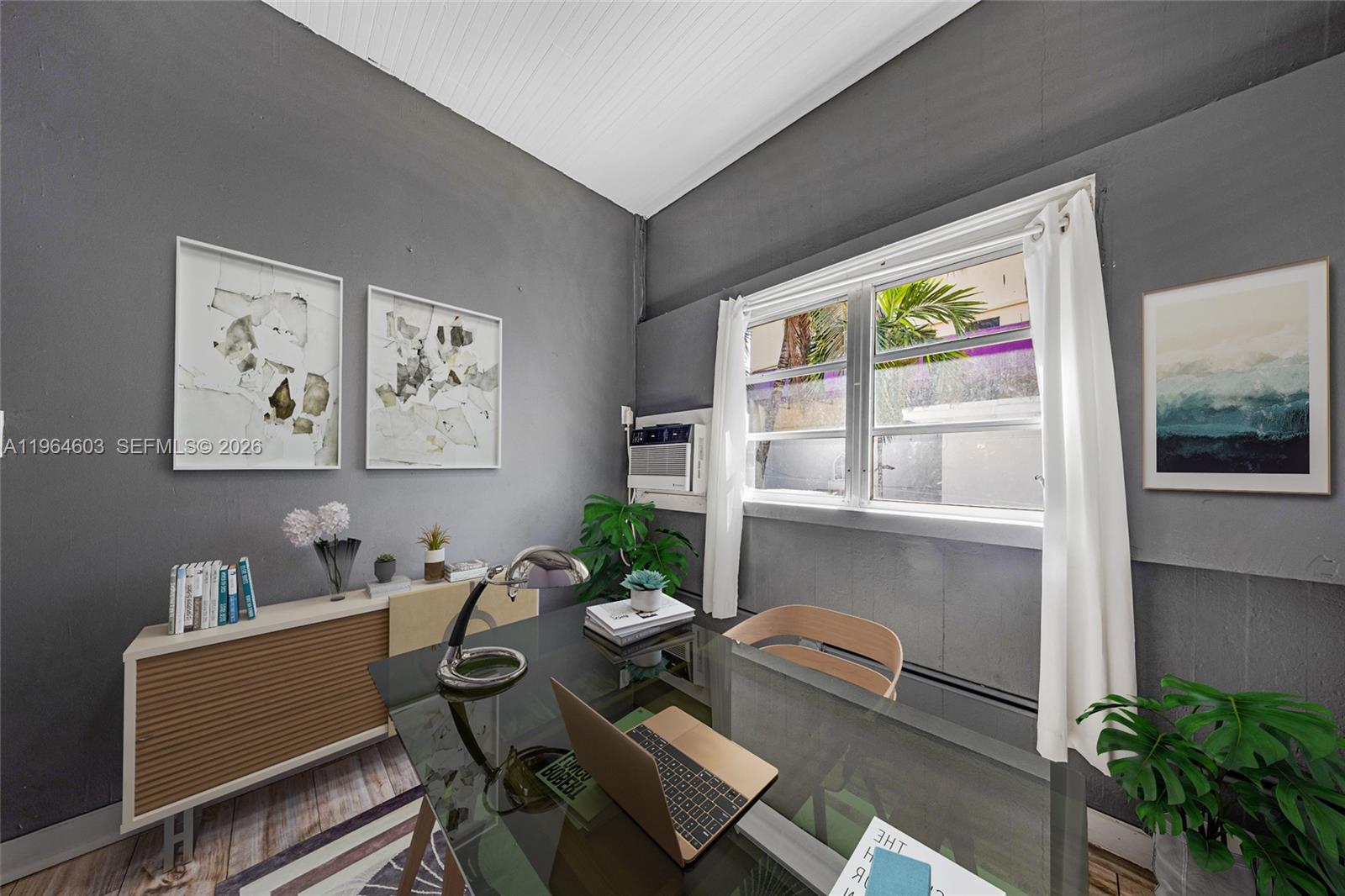 1342 NW 1st St Miami, FL 33125