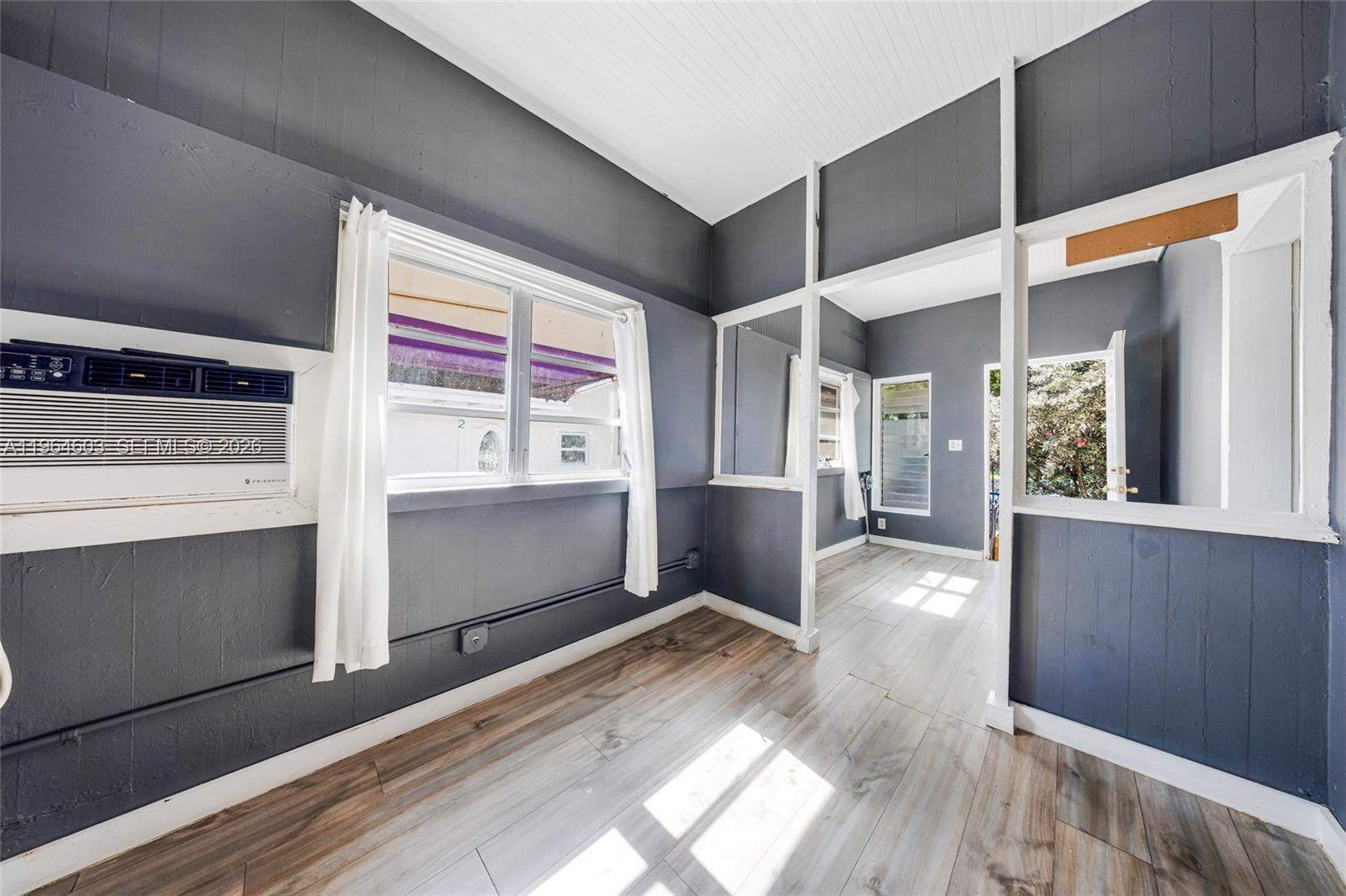 1342 NW 1st St Miami, FL 33125