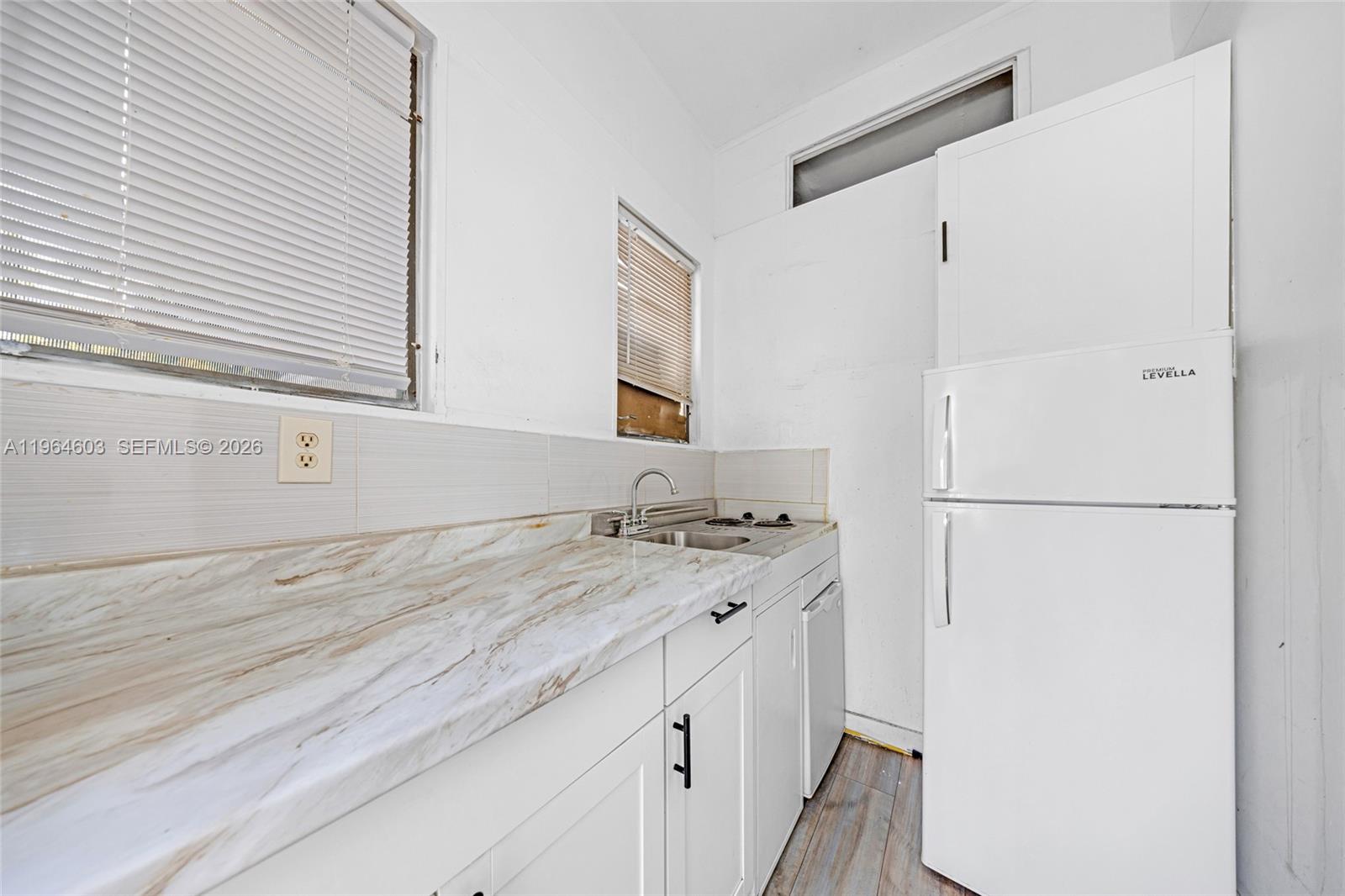 1342 NW 1st St Miami, FL 33125