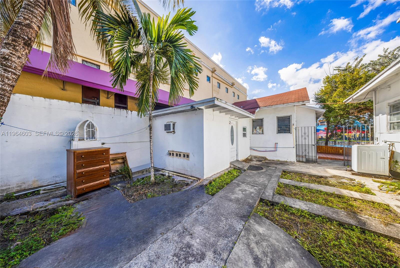 1342 NW 1st St Miami, FL 33125