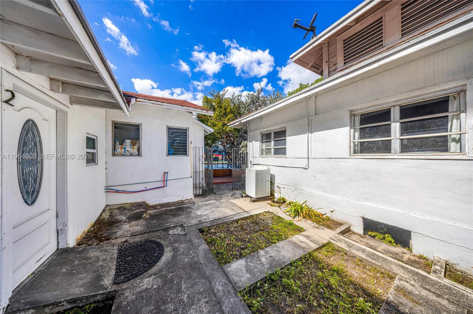 1342 NW 1st St Miami, FL 33125