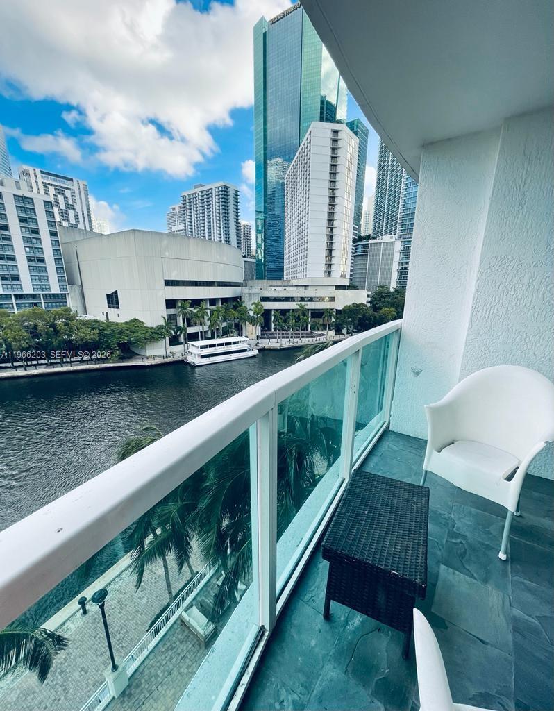 image Brickell on the River North1