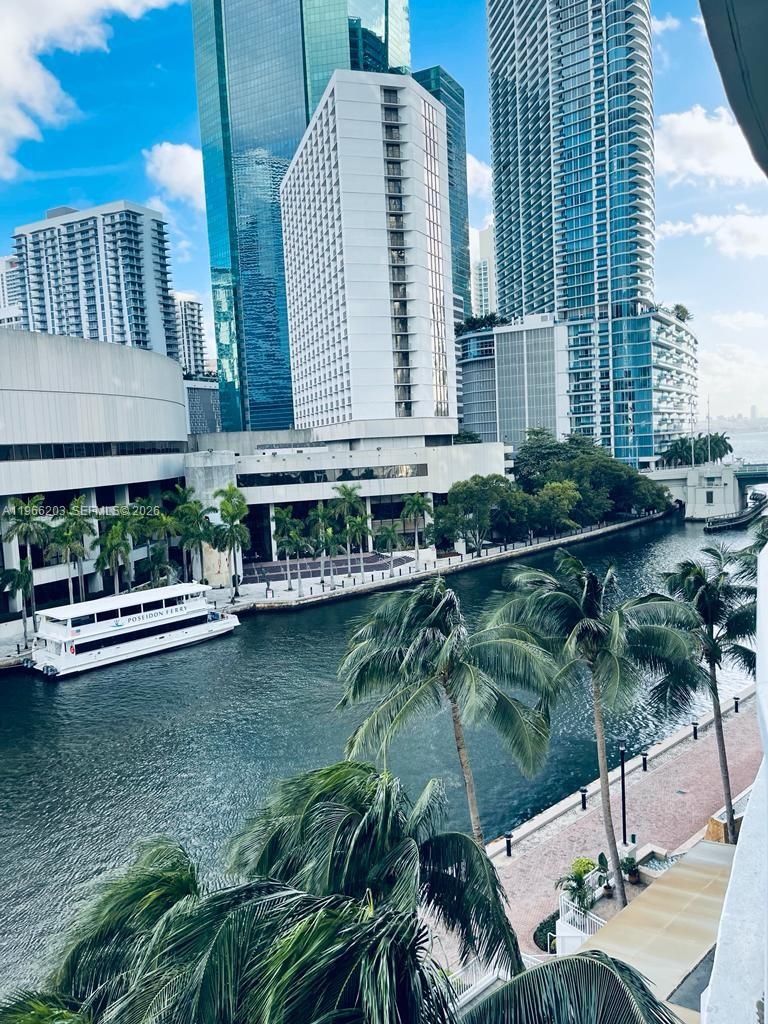 image Brickell on the River North2