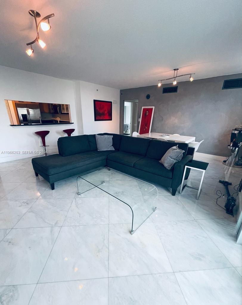 image Brickell on the River North4