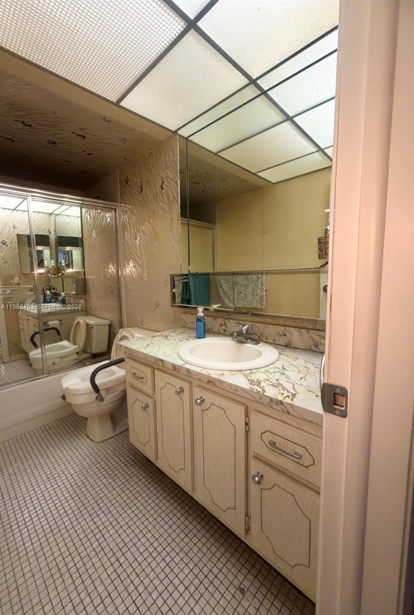 9201 Sunrise Lks Blvd #302 Sunrise, FL 33322