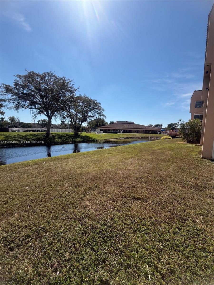9201 Sunrise Lks Blvd #302 Sunrise, FL 33322