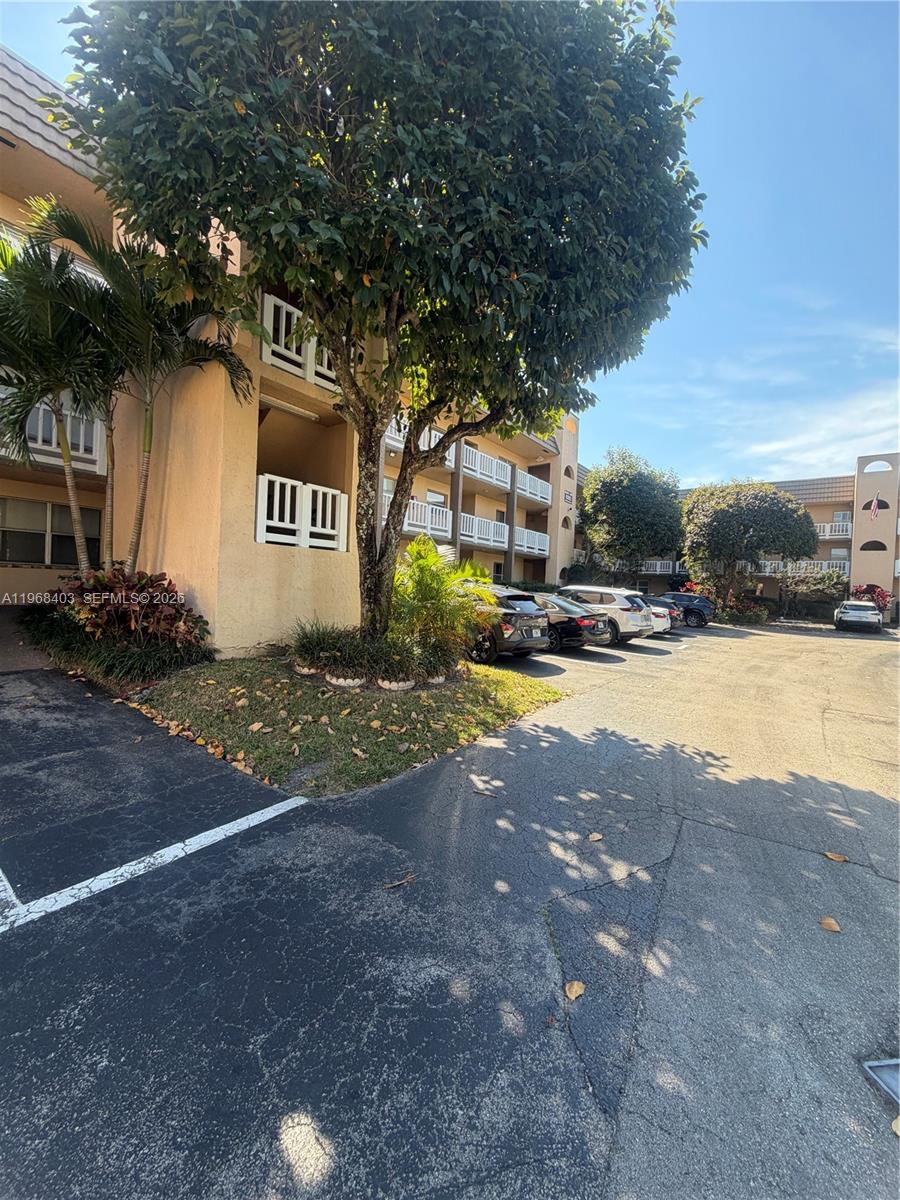 9201 Sunrise Lks Blvd #302 Sunrise, FL 33322