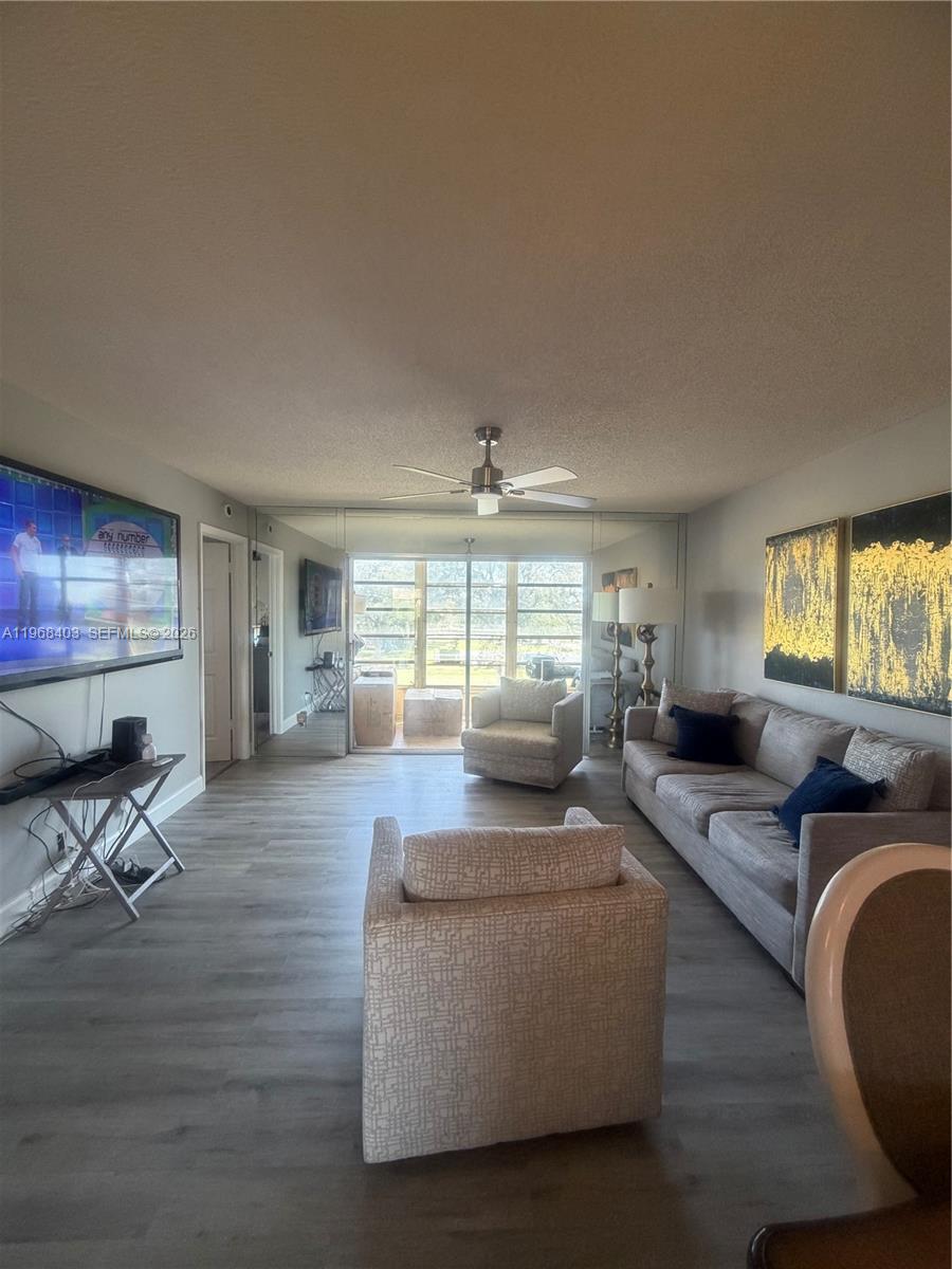 9201 Sunrise Lks Blvd #302 Sunrise, FL 33322