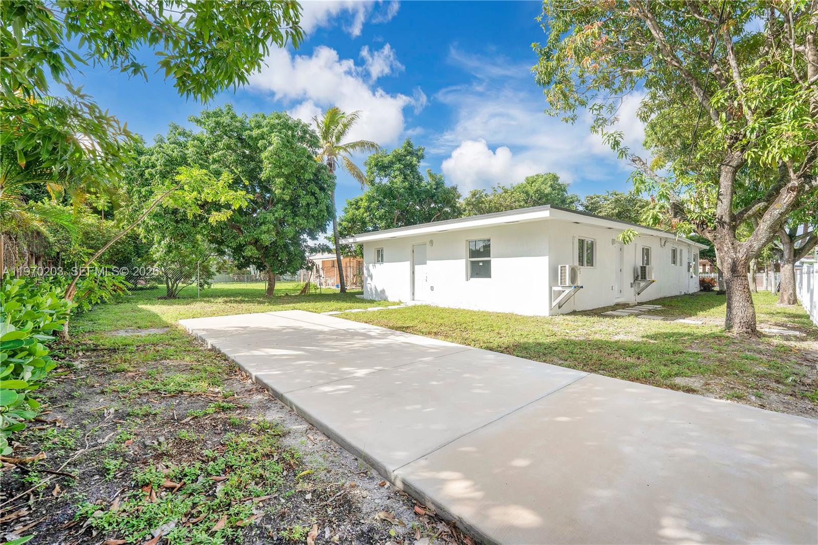 521 NW 33rd Ave Miami, FL 33125