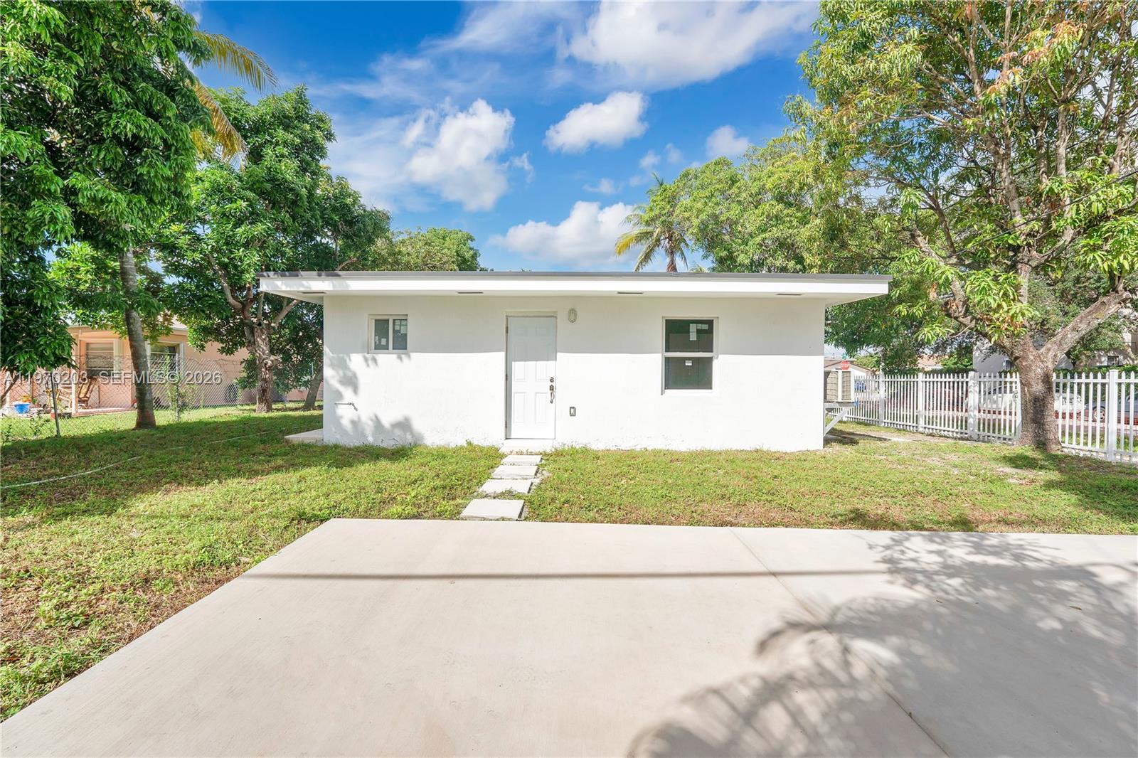 521 NW 33rd Ave Miami, FL 33125