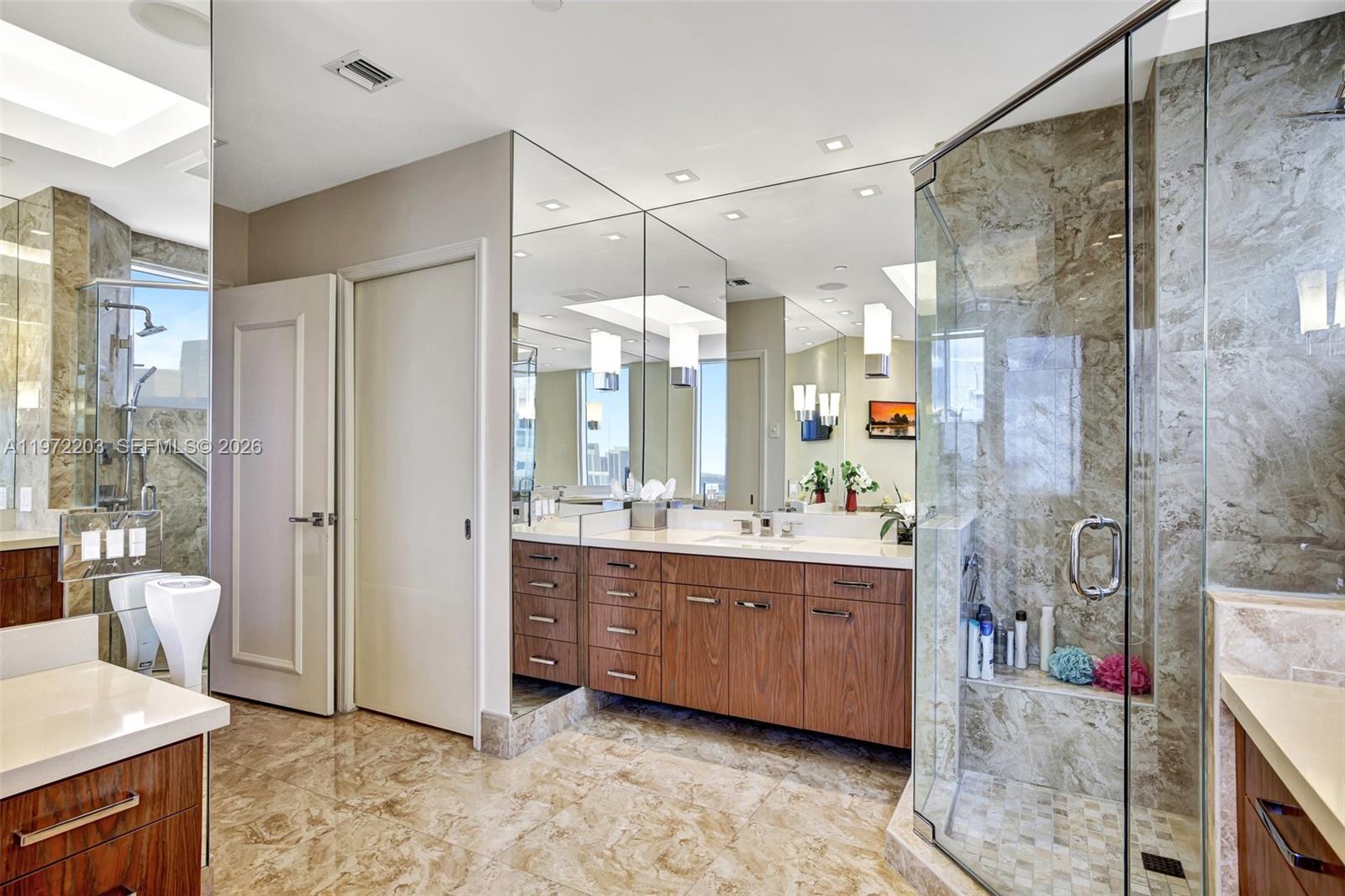 21200 Point Pl #PH2804 Aventura, FL 33180