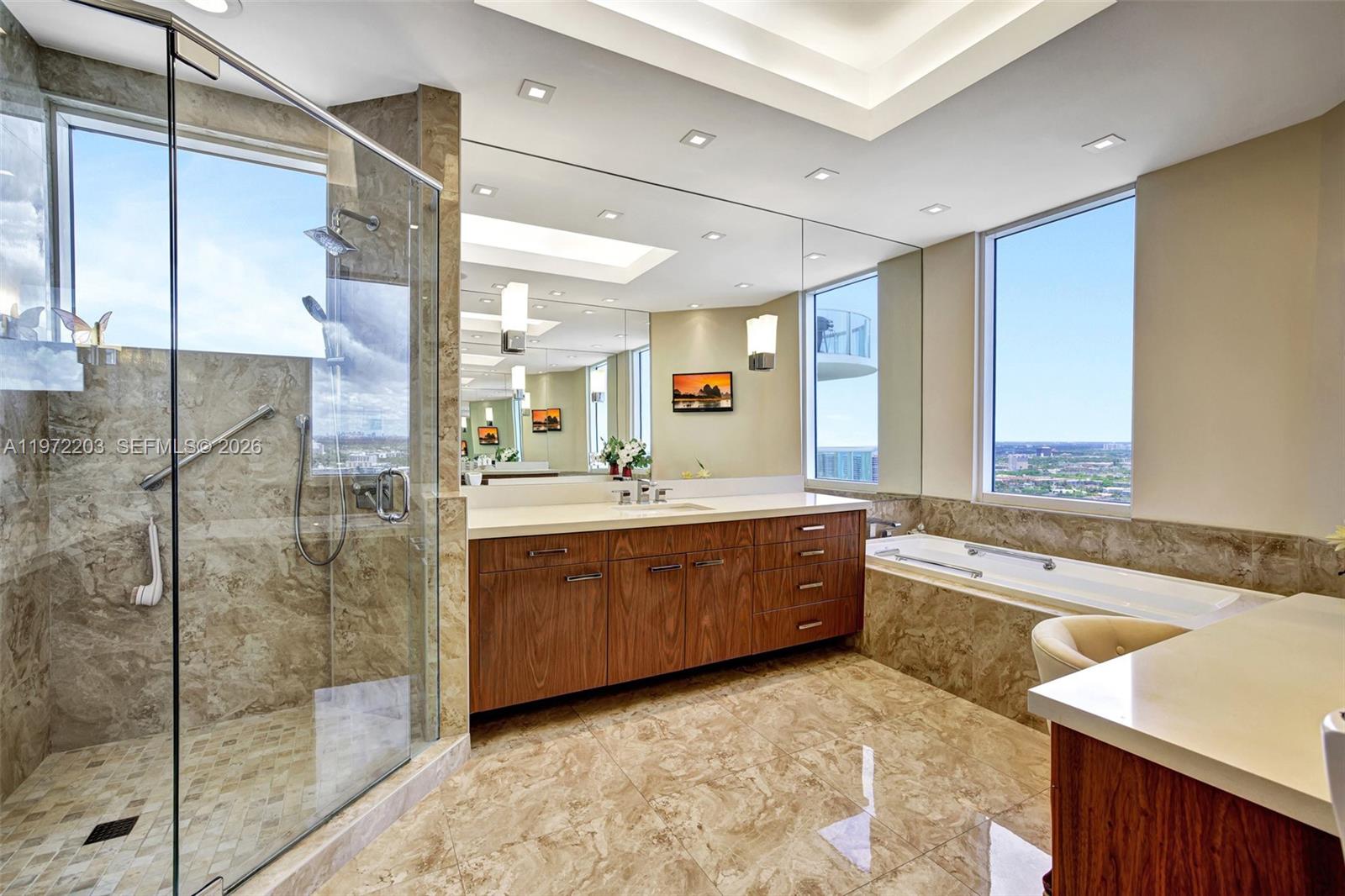 21200 Point Pl #PH2804 Aventura, FL 33180