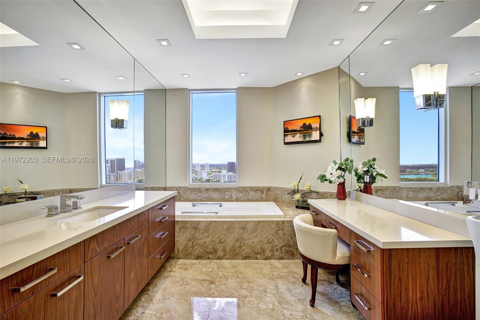 21200 Point Pl #PH2804 Aventura, FL 33180