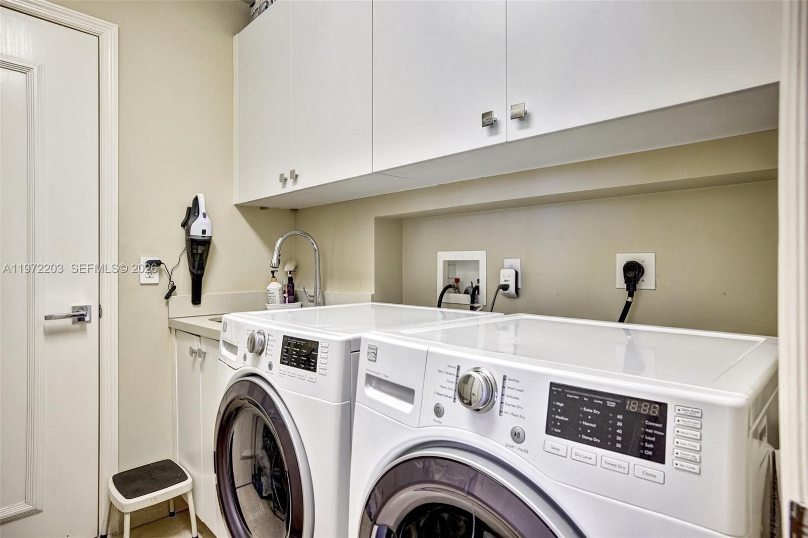 21200 Point Pl #PH2804 Aventura, FL 33180