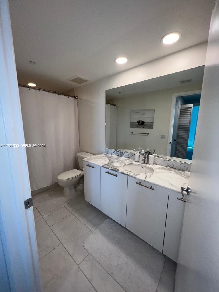 950 Brickell Bay Dr #3105 Miami, FL 33131