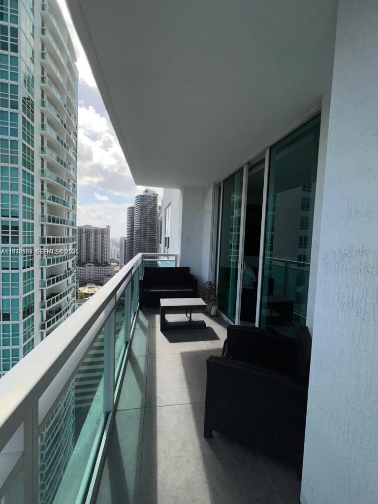 950 Brickell Bay Dr #3105 Miami, FL 33131