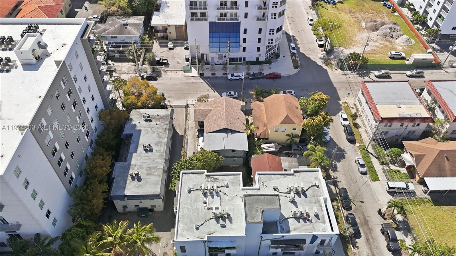 667 NW 1st St Miami, FL 33128