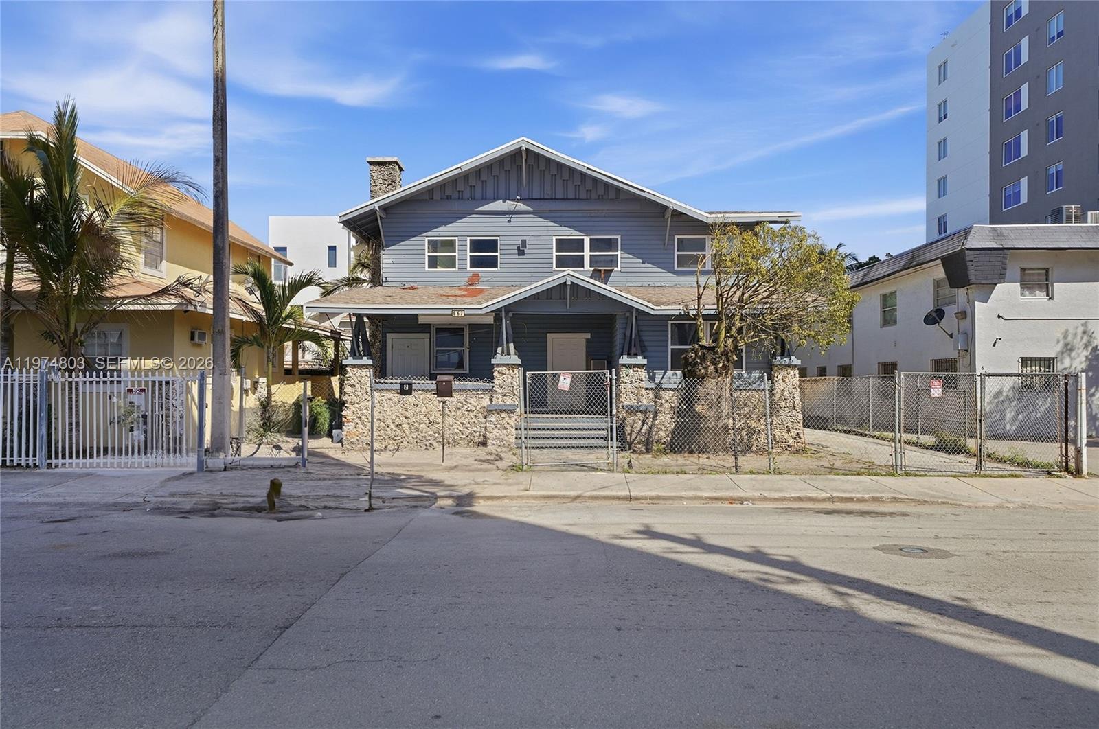 667 NW 1st St Miami, FL 33128