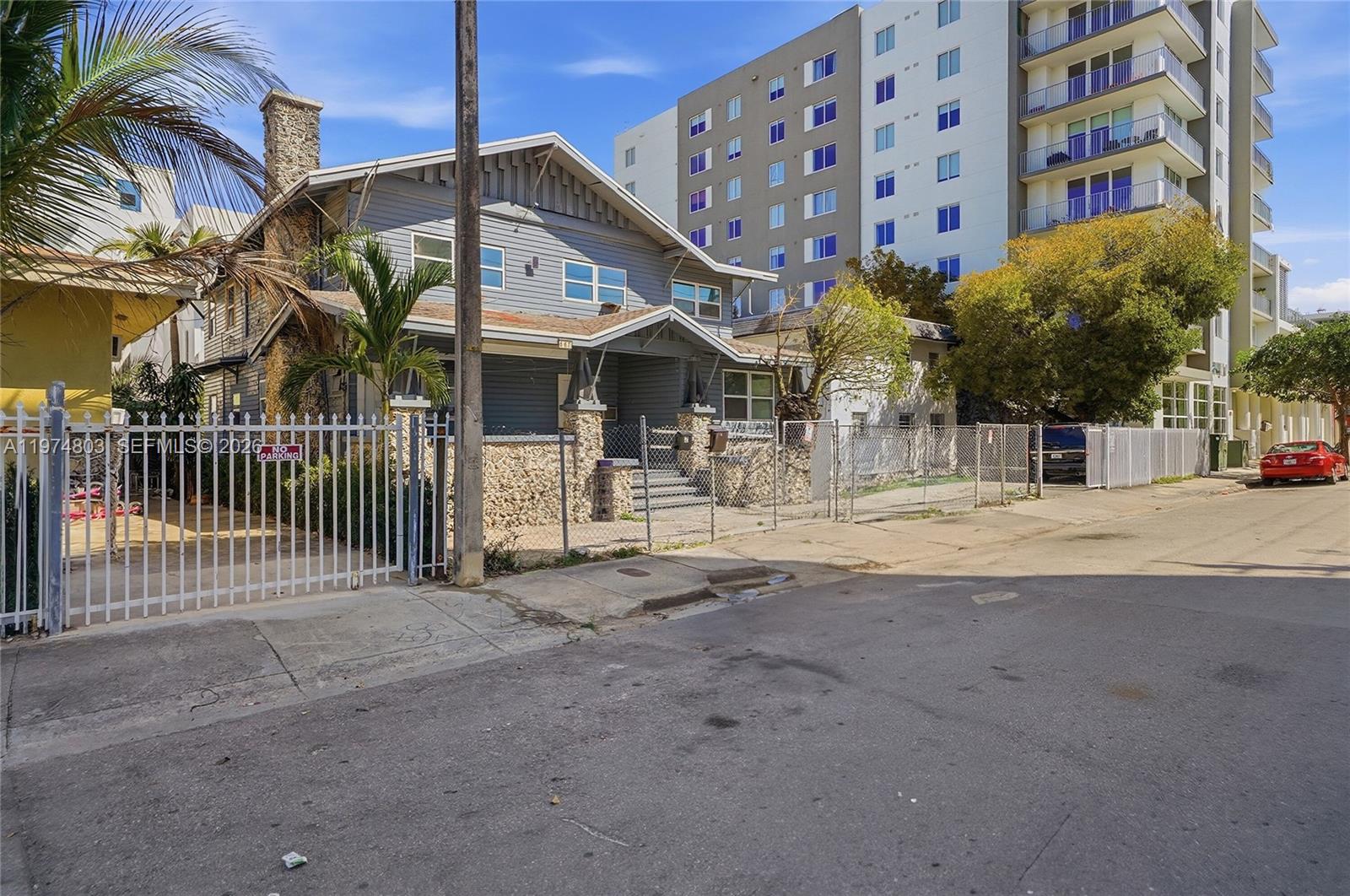 667 NW 1st St Miami, FL 33128