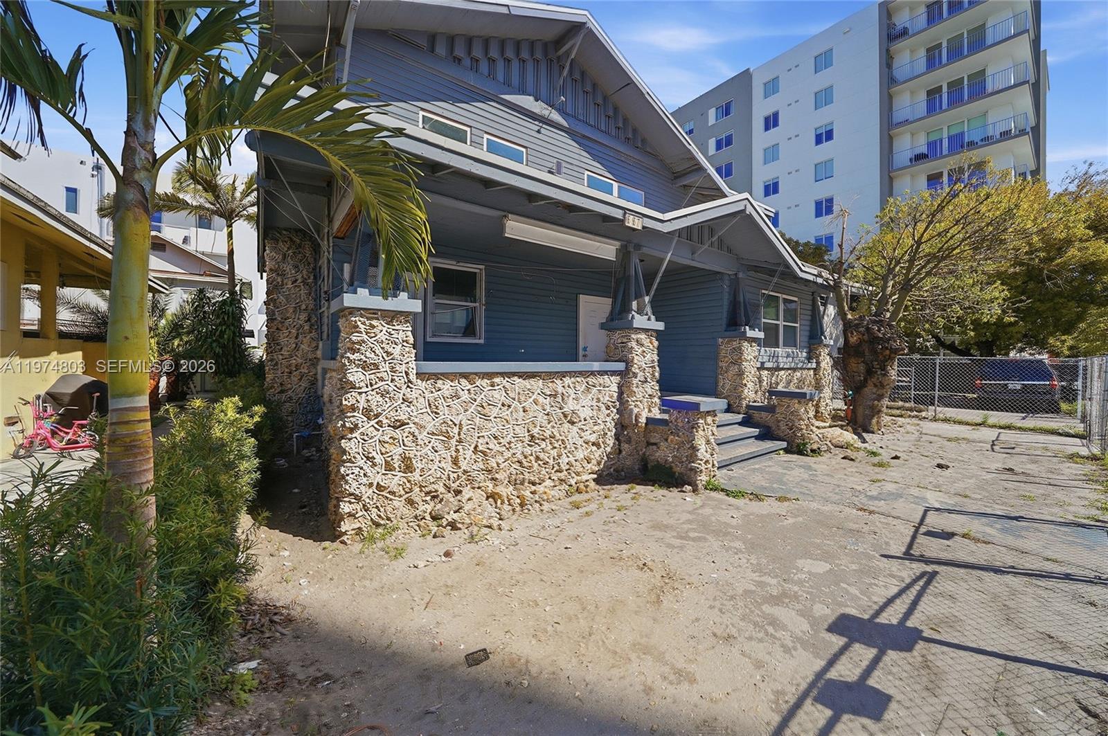 667 NW 1st St Miami, FL 33128