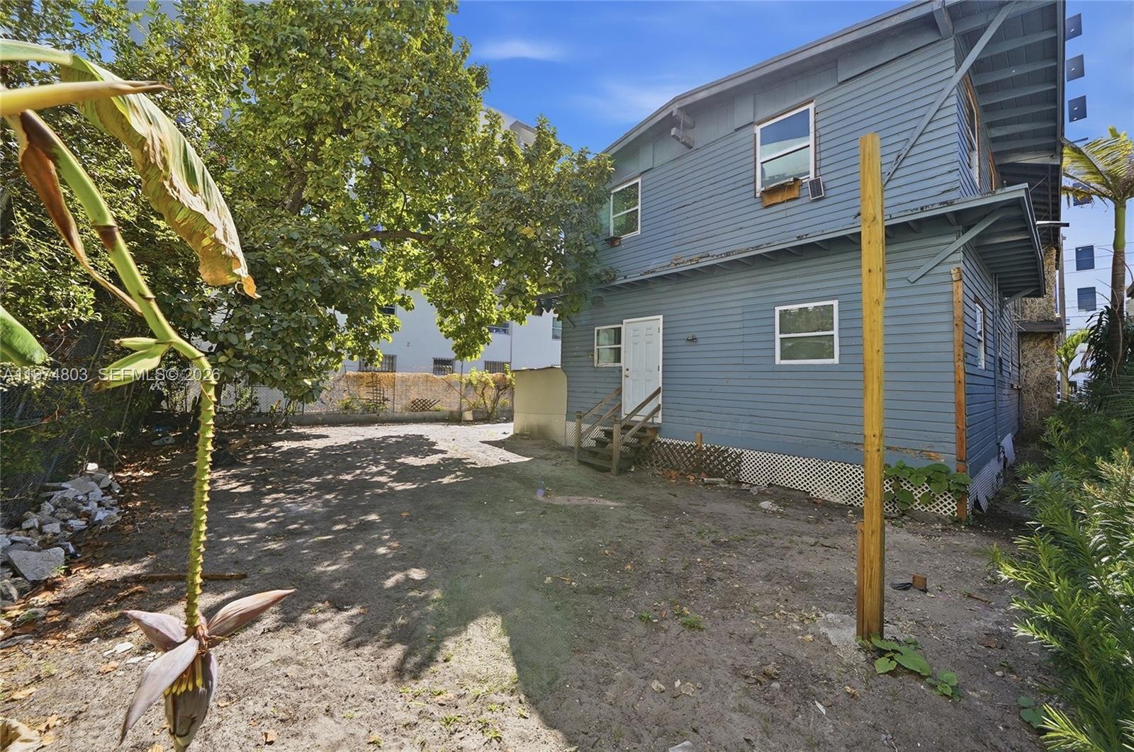 667 NW 1st St Miami, FL 33128