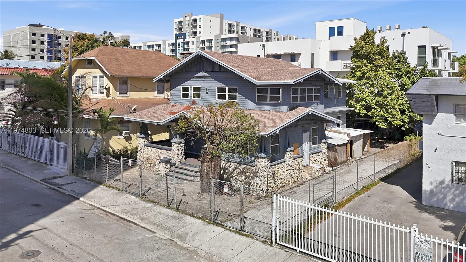 667 NW 1st St Miami, FL 33128