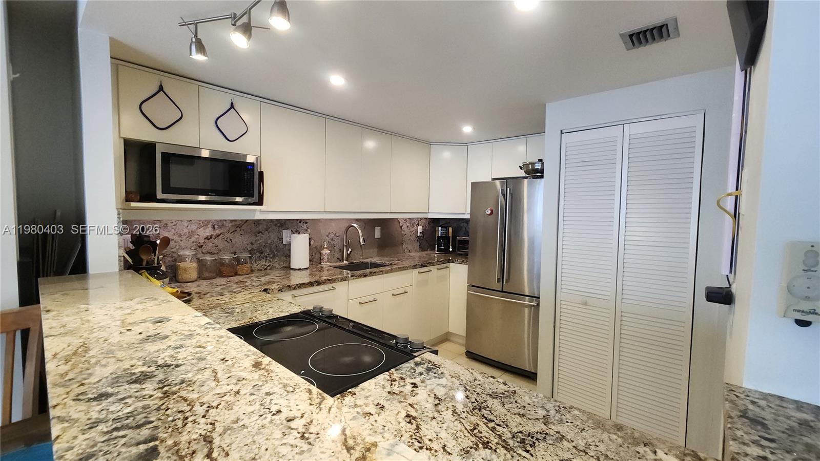 1901 Brickell Ave #B1407 Miami, FL 33129