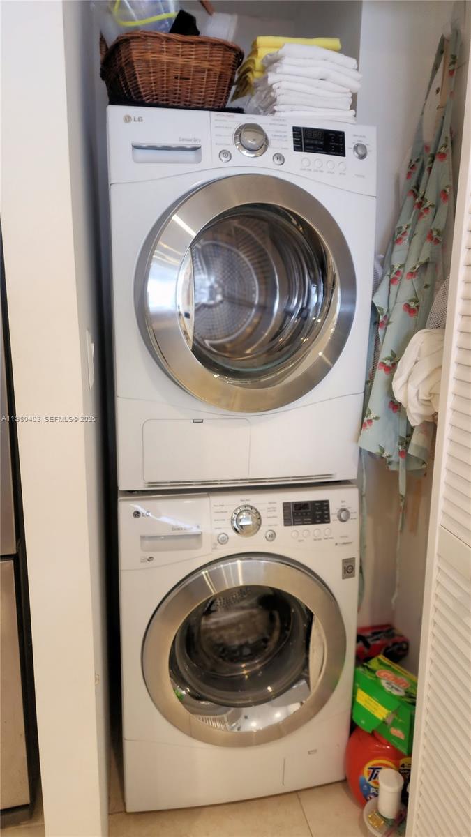 1901 Brickell Ave #B1407 Miami, FL 33129