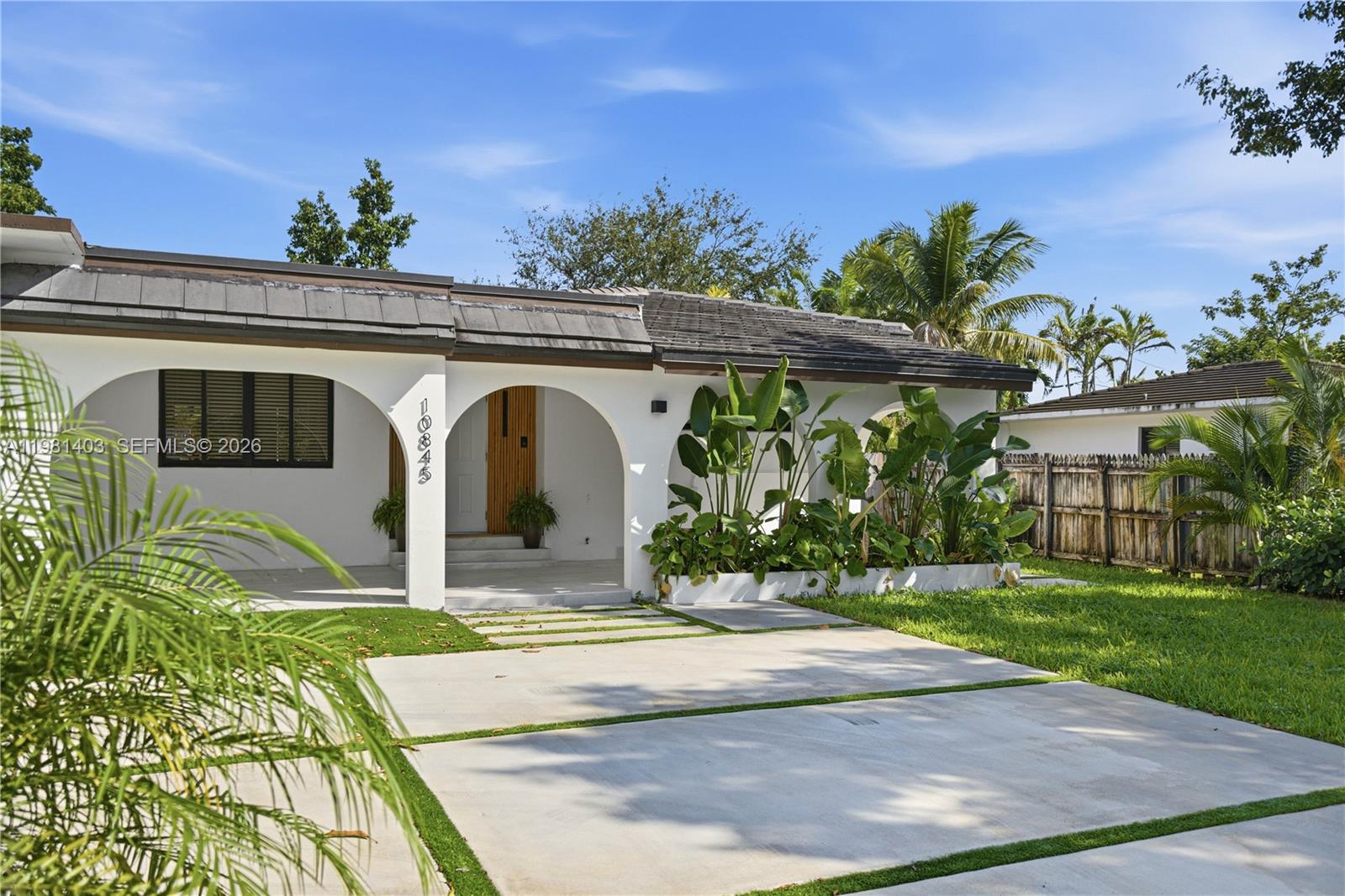 10845 Peachtree Dr #10845 Miami, FL 33161