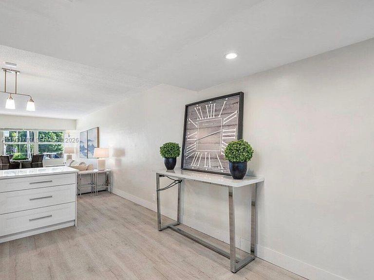 40 Isle Of Venice Dr #6 Fort Lauderdale, FL 33301