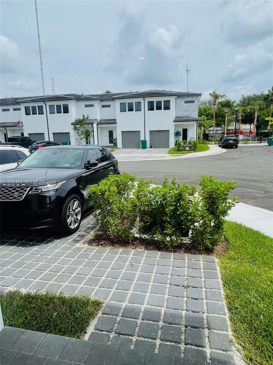 5000 SW 37th St Pembroke Park, FL 33023