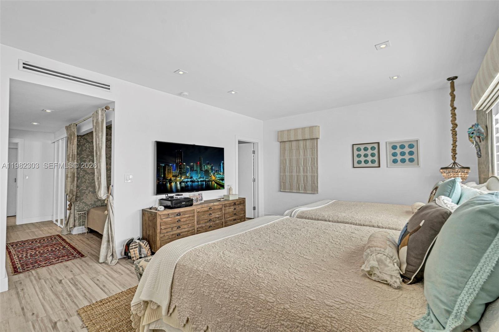 4925 Collins Ave #4A Miami Beach, FL 33140