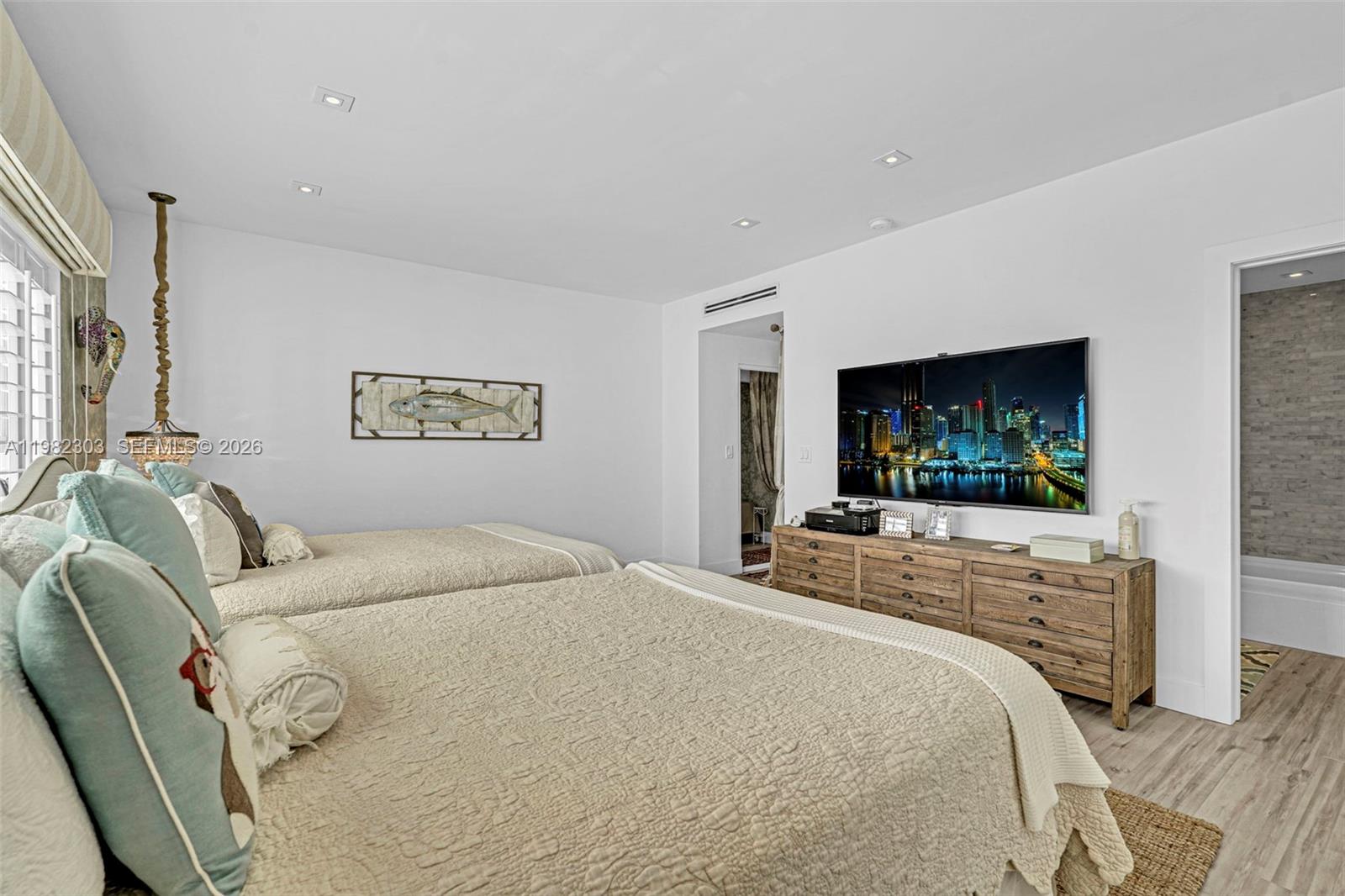 4925 Collins Ave #4A Miami Beach, FL 33140