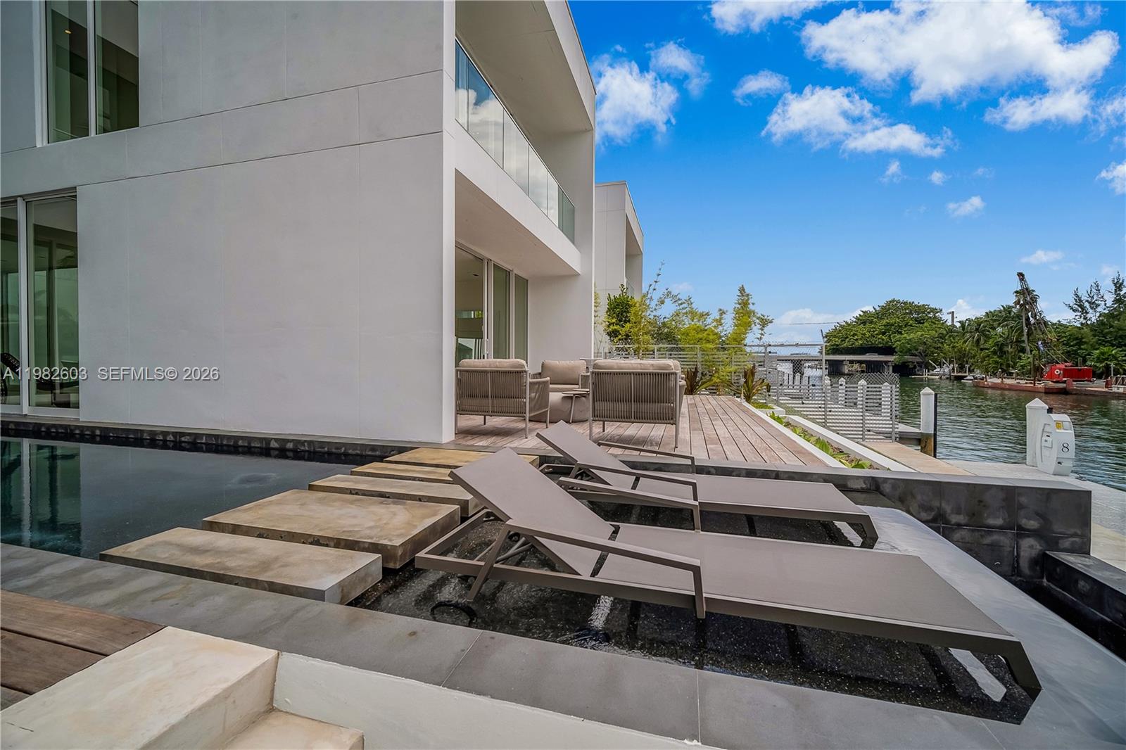 1011 W 48th St #8 Miami Beach, FL 33140