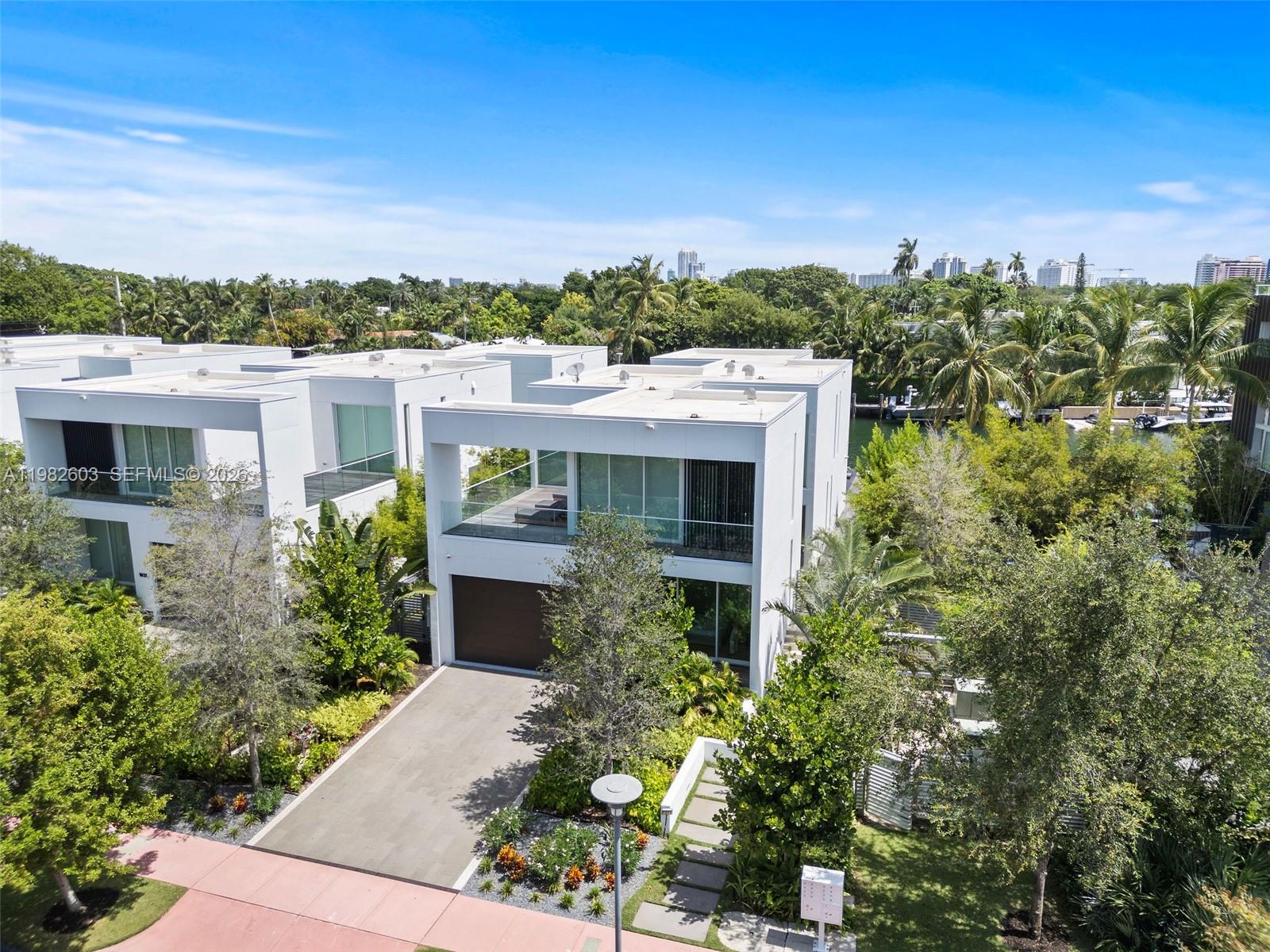 1011 W 48th St #8 Miami Beach, FL 33140