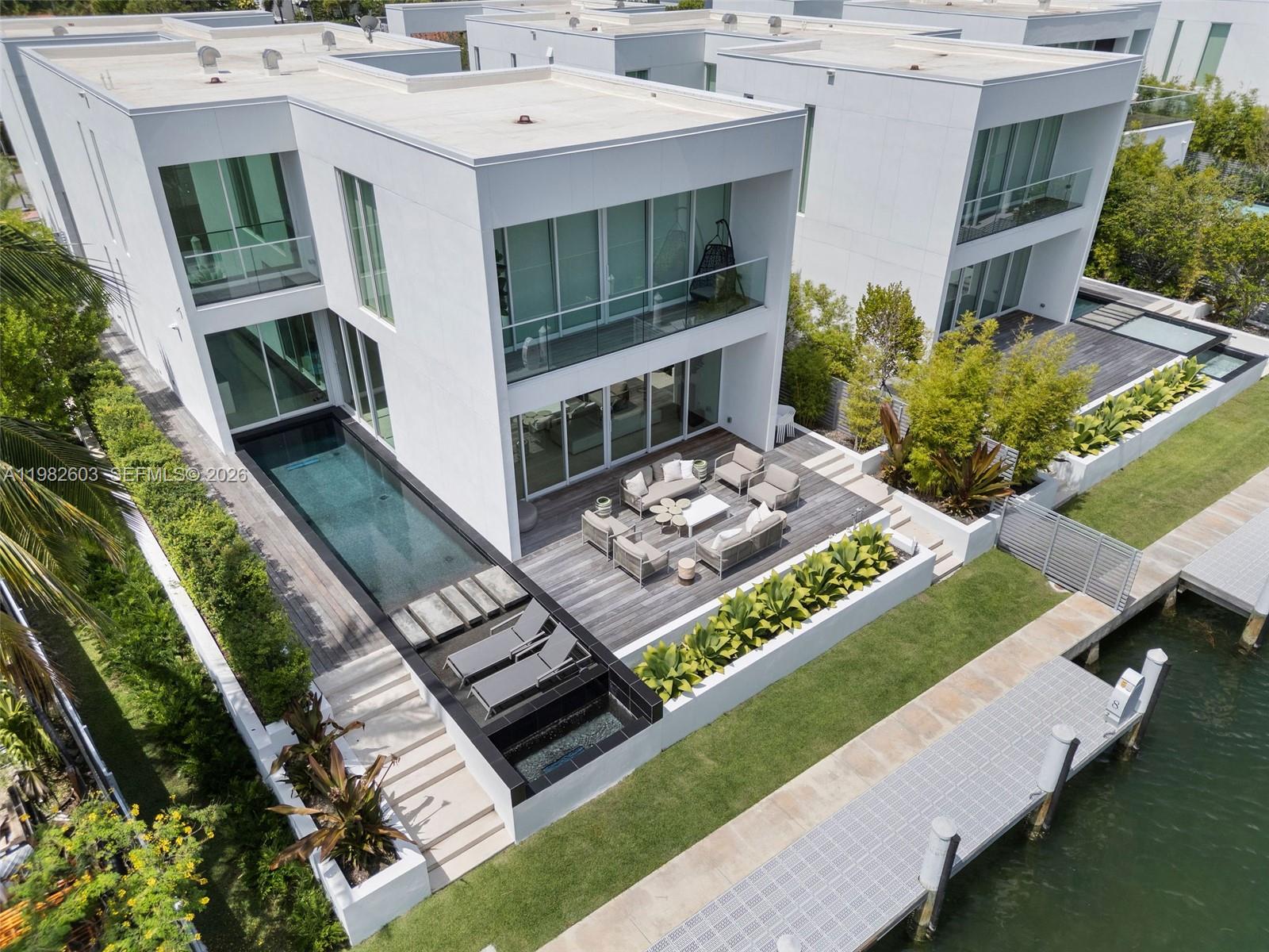 1011 W 48th St #8 Miami Beach, FL 33140