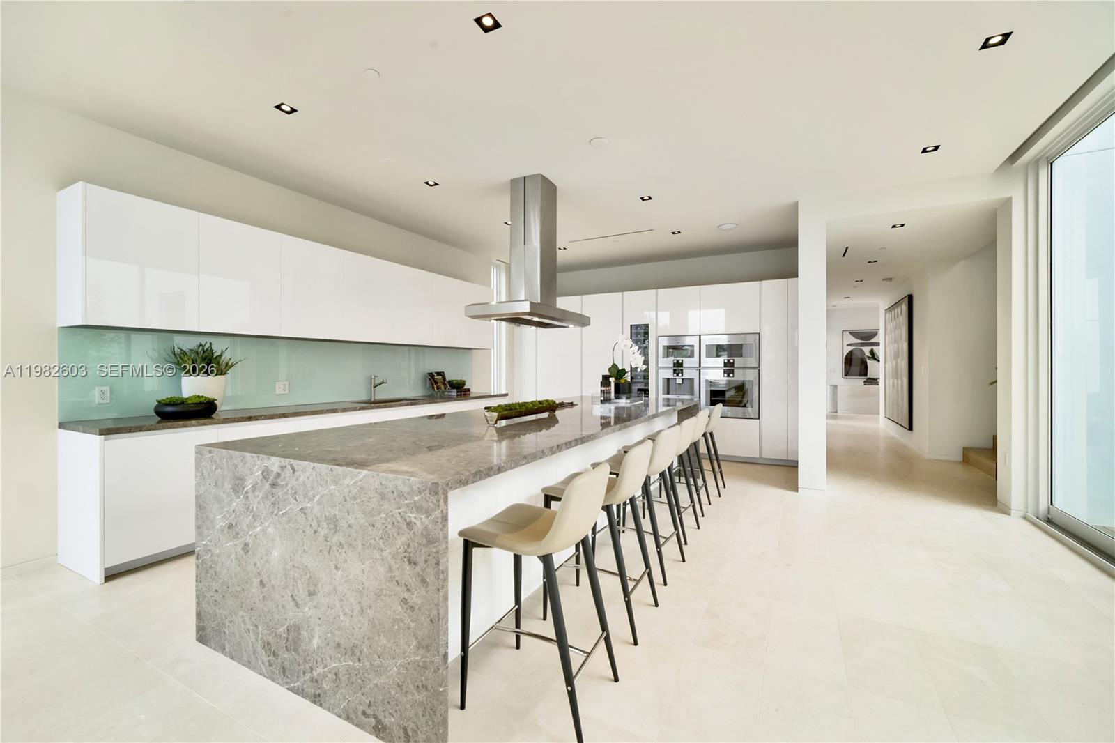 1011 W 48th St #8 Miami Beach, FL 33140