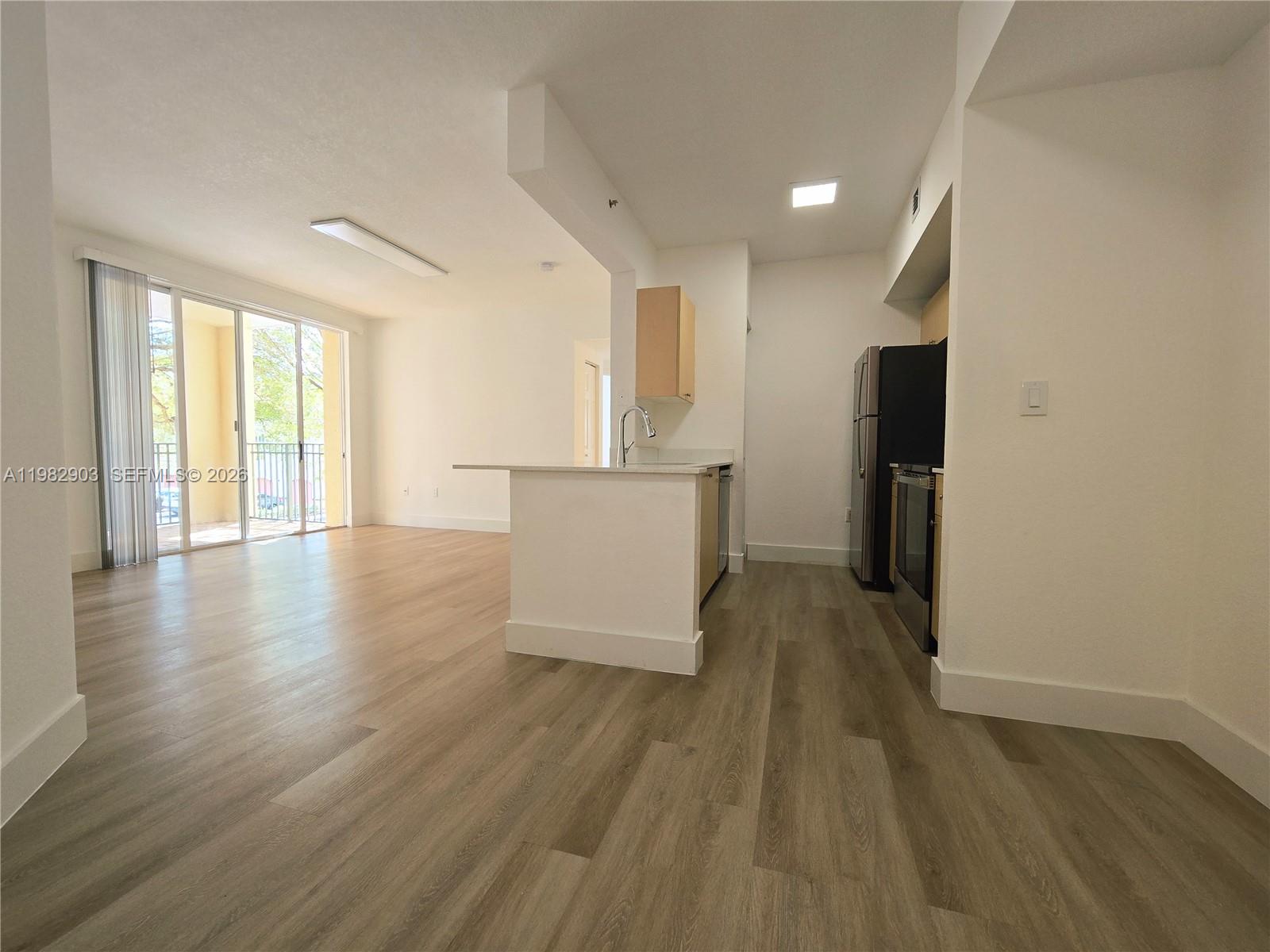 2564 Centergate Dr #208