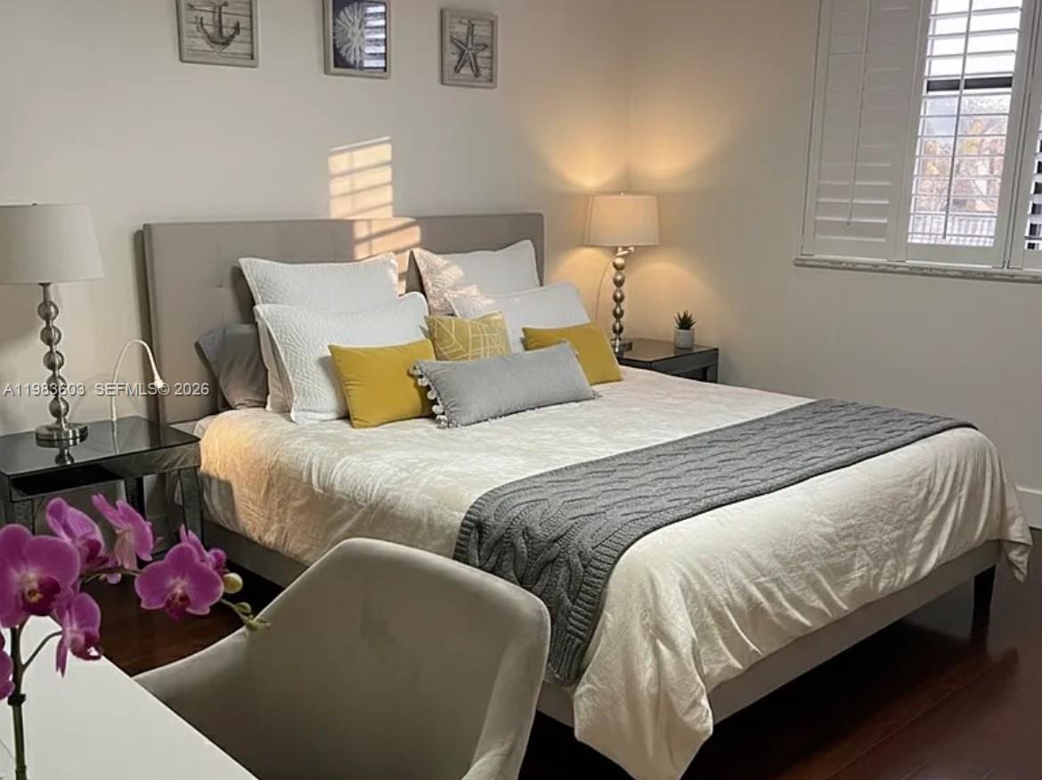 2450 NE 135th St #103