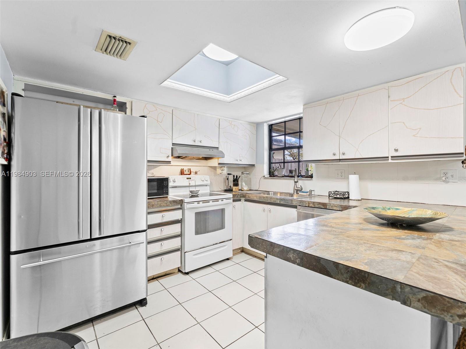 13811 SW 14th St Miami, FL 33184