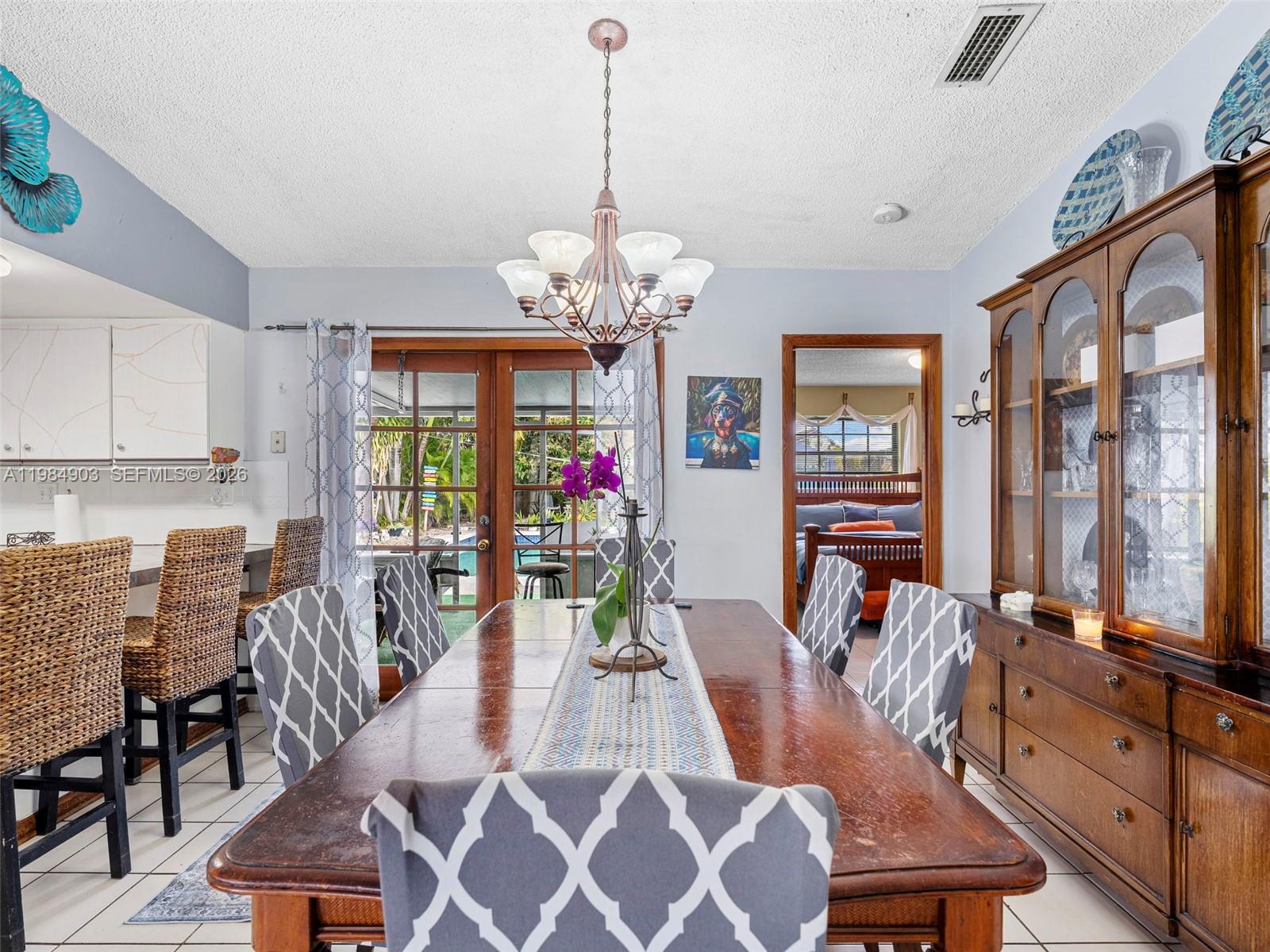 13811 SW 14th St Miami, FL 33184