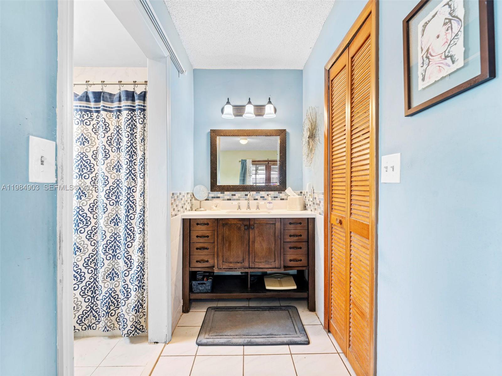 13811 SW 14th St Miami, FL 33184