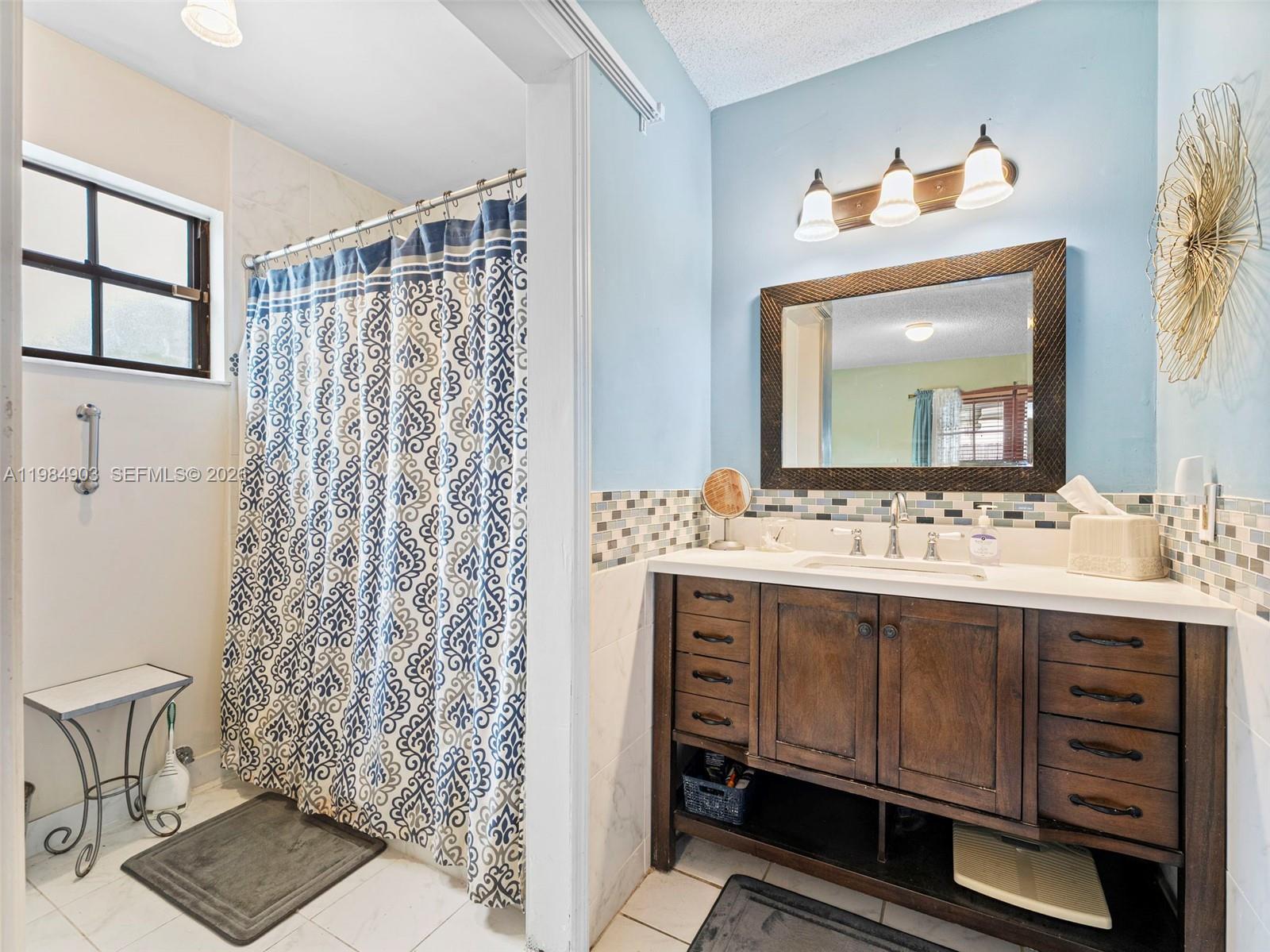 13811 SW 14th St Miami, FL 33184