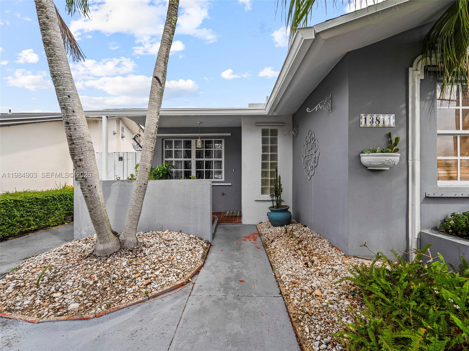 13811 SW 14th St Miami, FL 33184