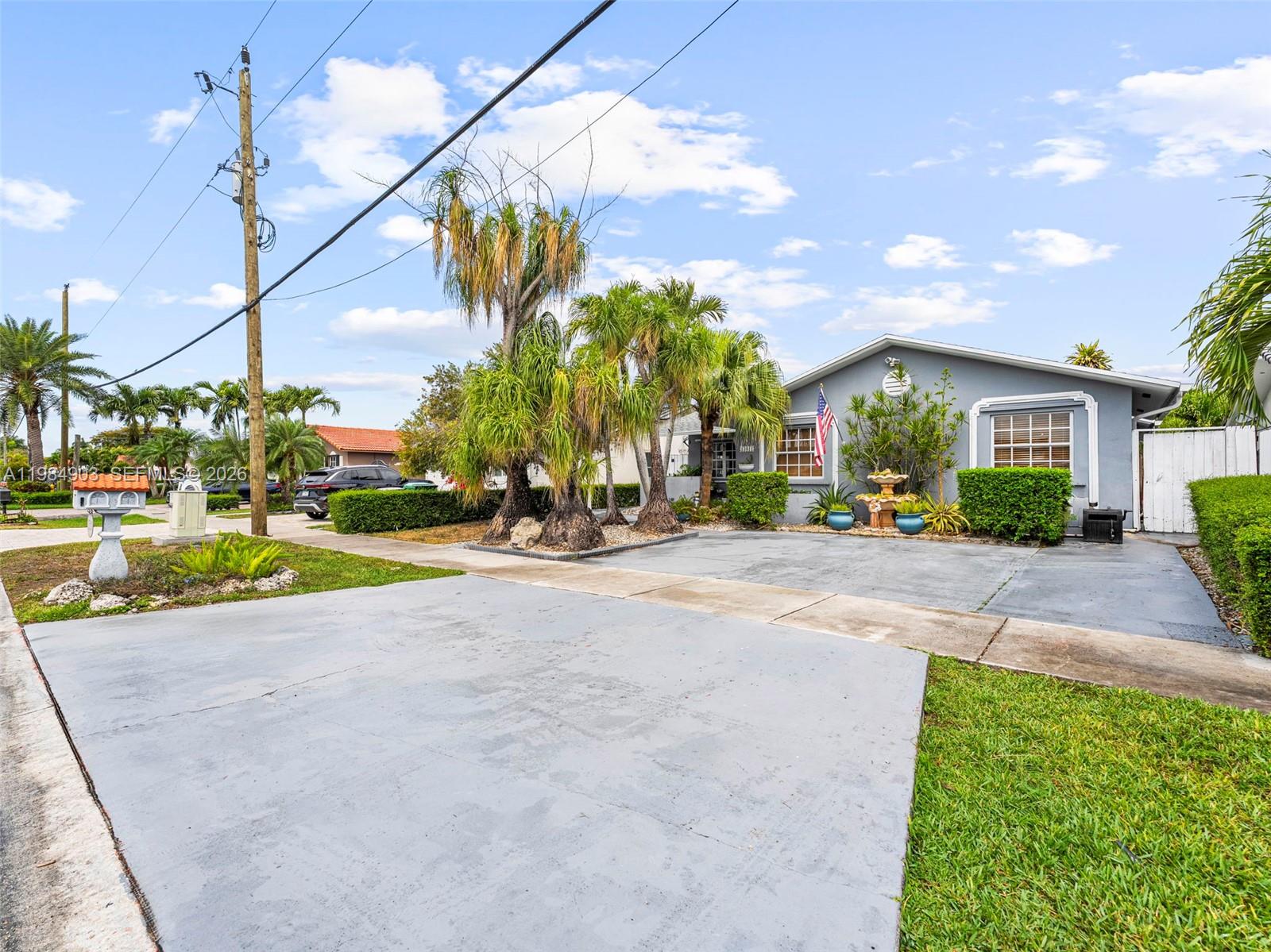 13811 SW 14th St Miami, FL 33184